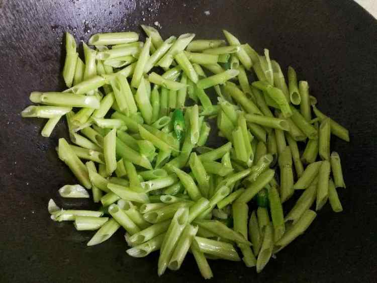 酸辣通心菜梗步骤4