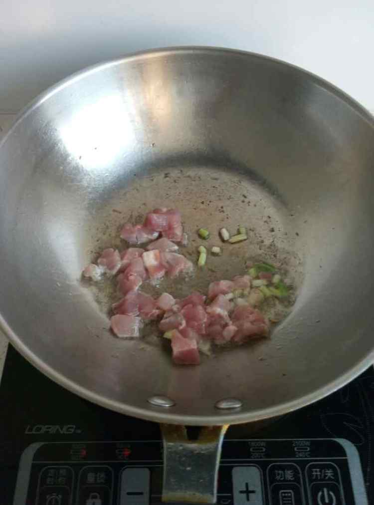 杏鲍菇黄瓜炒肉丁步骤5