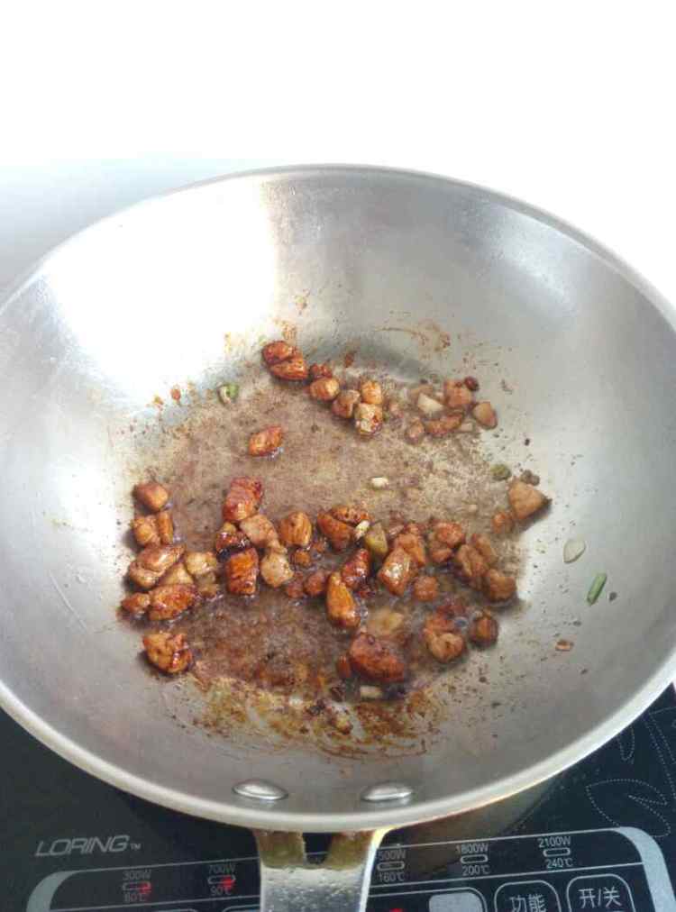杏鲍菇黄瓜炒肉丁步骤6