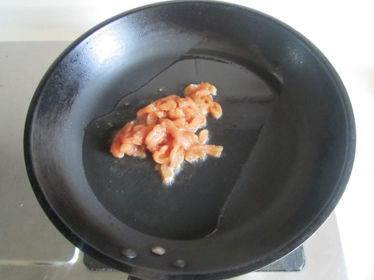 酸菜苕粉肉丝步骤3