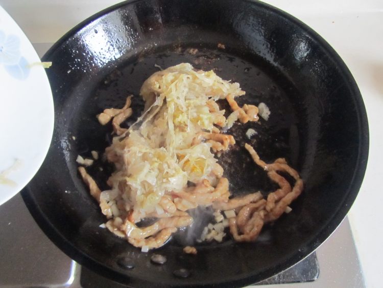 酸菜苕粉肉丝步骤5