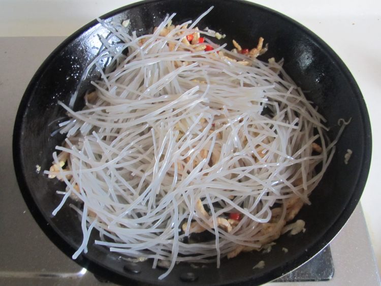 酸菜苕粉肉丝步骤6