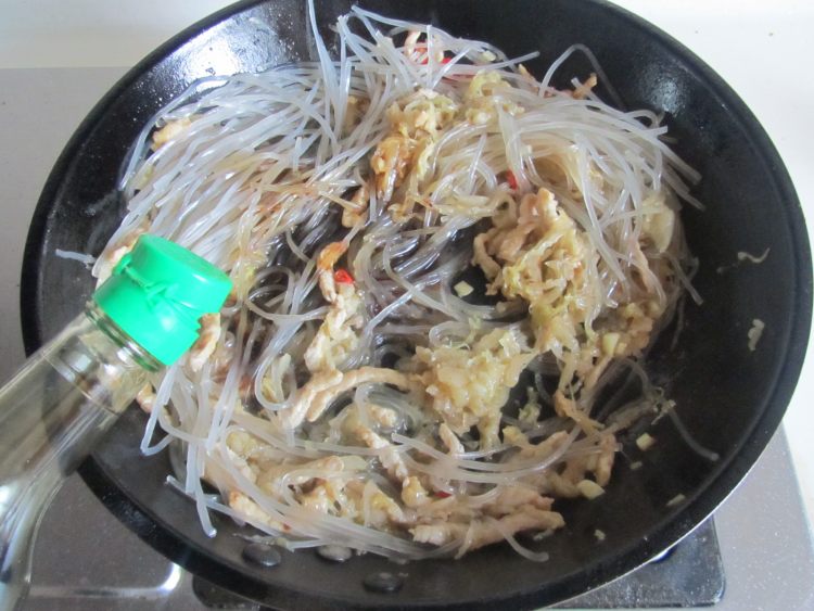 酸菜苕粉肉丝步骤7