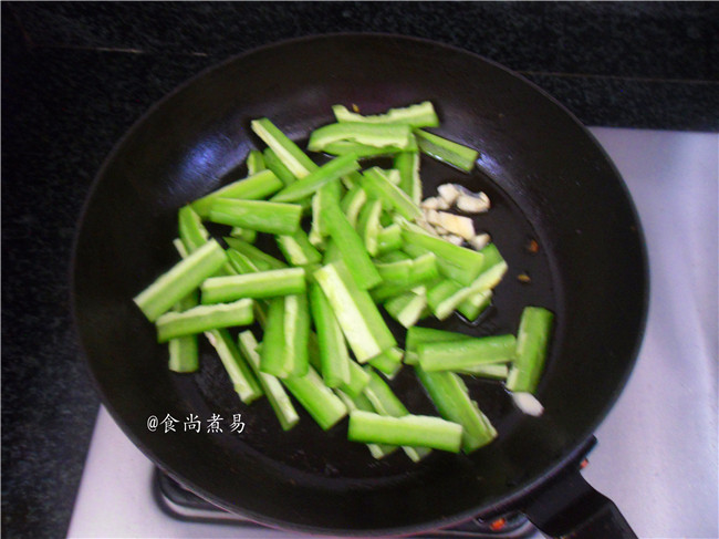 #盛夏餐桌#牛肉炒苦瓜步骤5