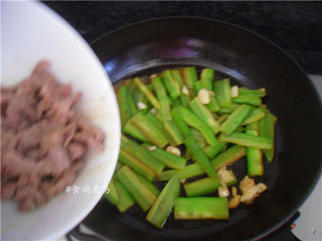 #盛夏餐桌#牛肉炒苦瓜步骤7