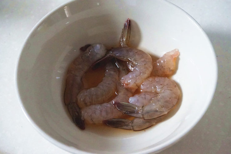 虾仁蒸肉饼步骤2