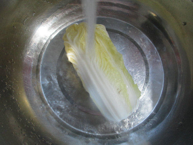 蘑菇娃娃菜筒骨汤步骤2