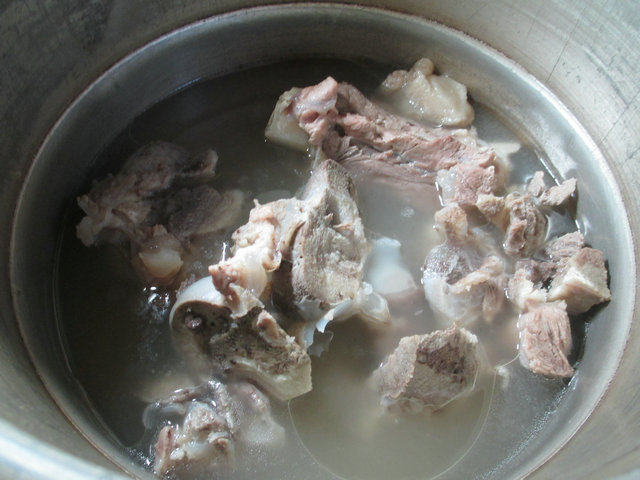 蘑菇娃娃菜筒骨汤步骤7