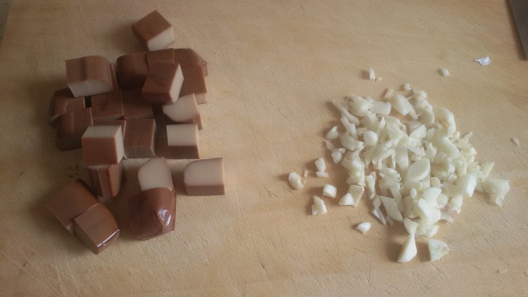 荷兰豆炒香干步骤2