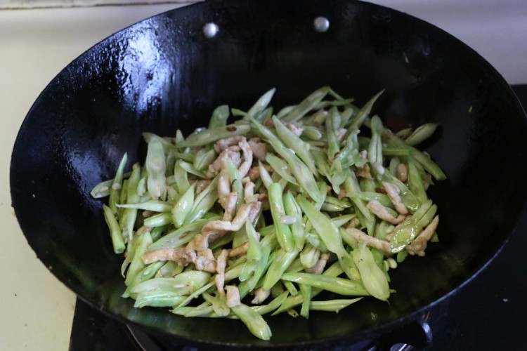 芸豆炒肉丝步骤4