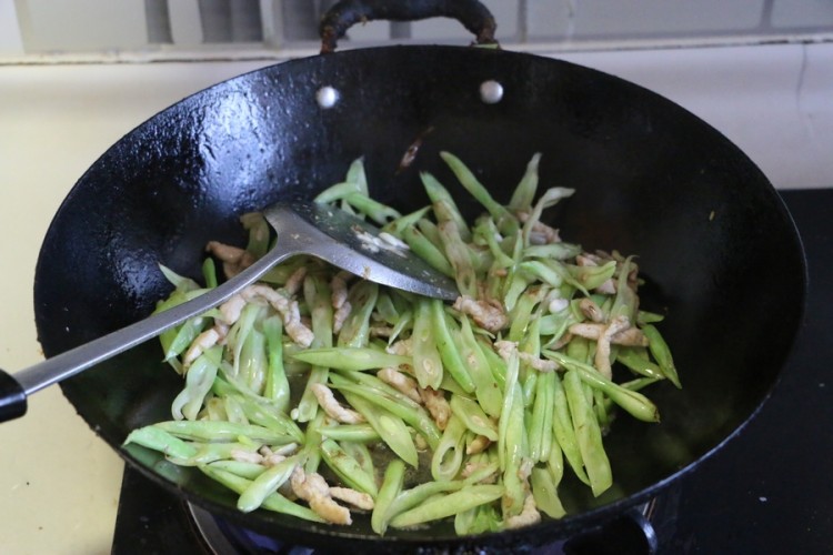 芸豆炒肉丝步骤7