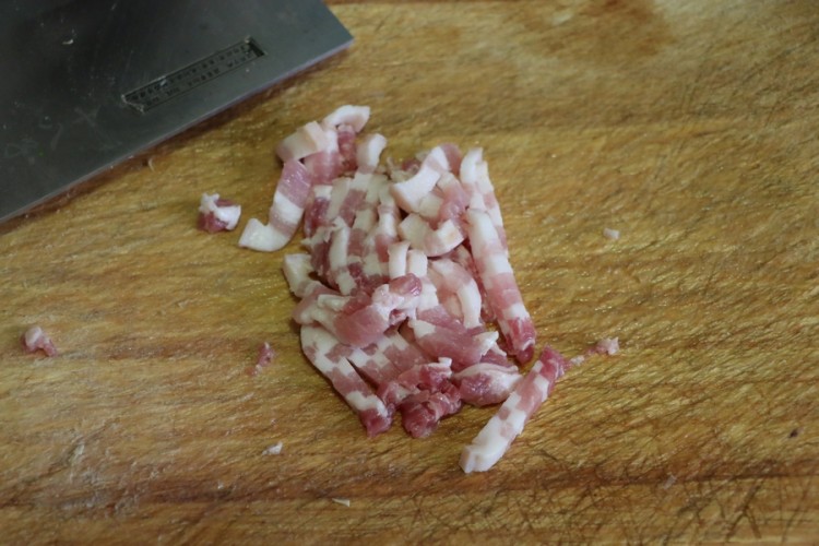 蒜薹香干炒肉丝步骤3