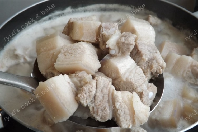 卤蛋红烧肉步骤2