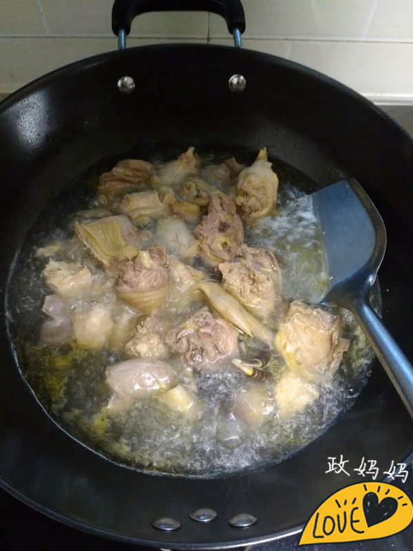 香菇栗子炖鸡步骤2