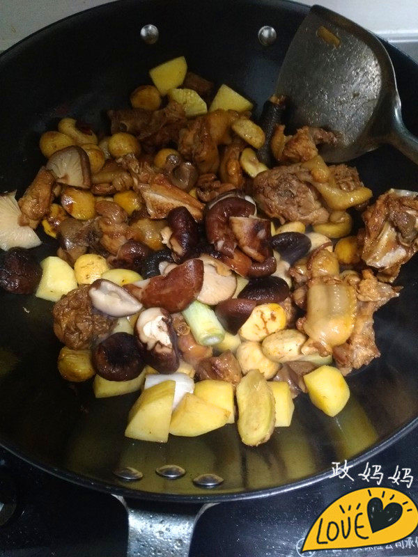 香菇栗子炖鸡步骤8