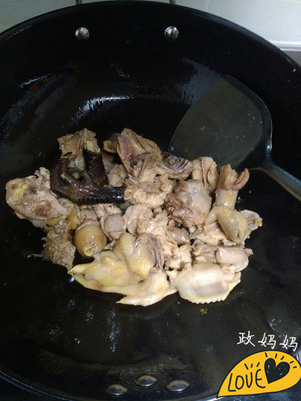 香菇栗子炖鸡步骤5