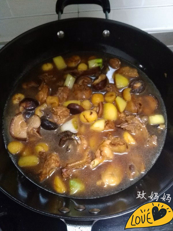香菇栗子炖鸡步骤9
