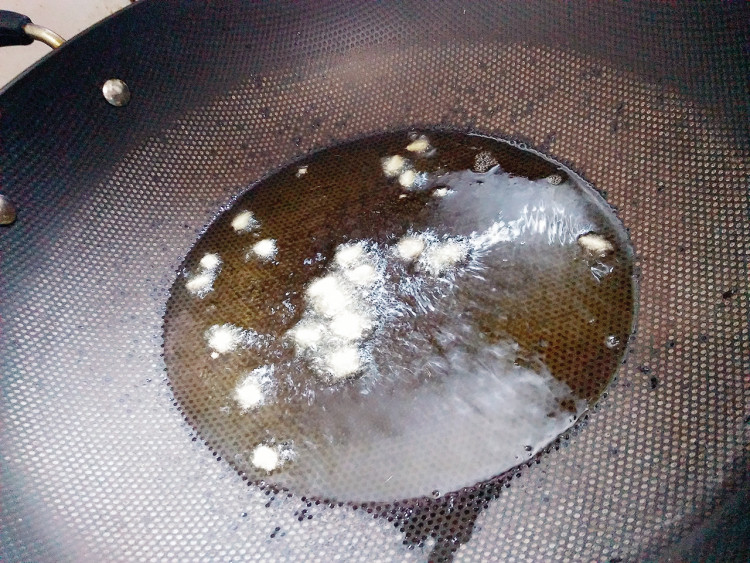高笋炒肉末步骤3