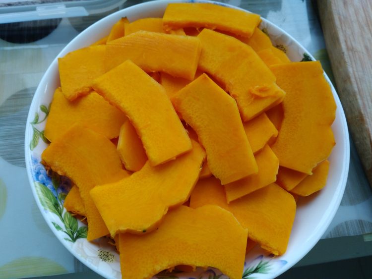 剁椒豆豉炒南瓜步骤1