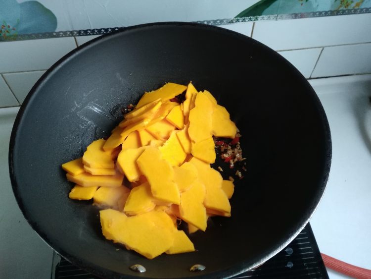 剁椒豆豉炒南瓜步骤7