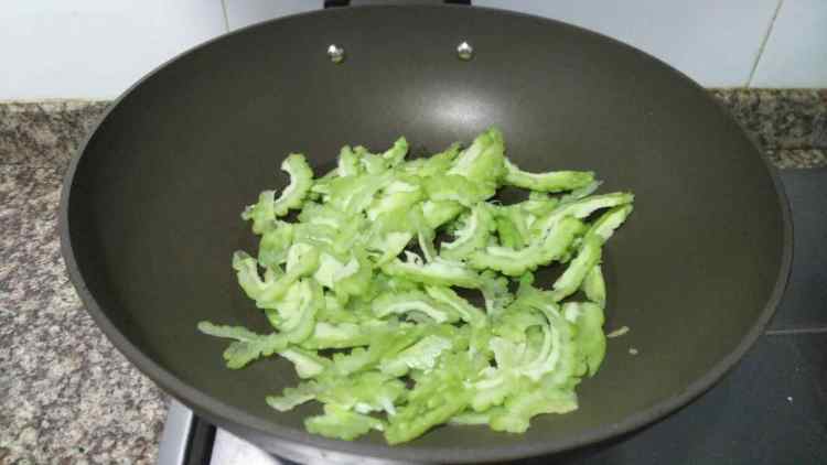 苦瓜炒牛肉步骤5