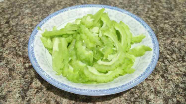 苦瓜炒牛肉步骤4