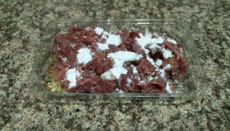 苦瓜炒牛肉步骤3