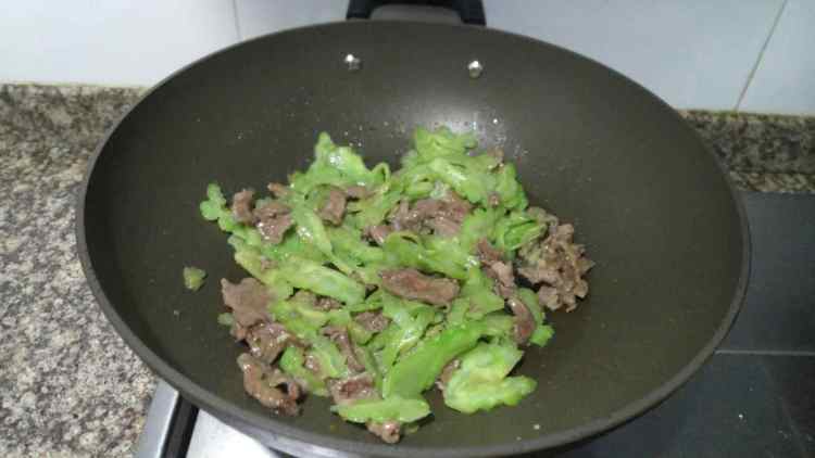苦瓜炒牛肉步骤9