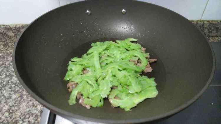 苦瓜炒牛肉步骤8