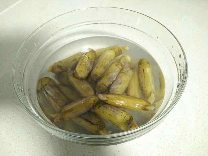 古早味豆豉炒蛏肉步骤1