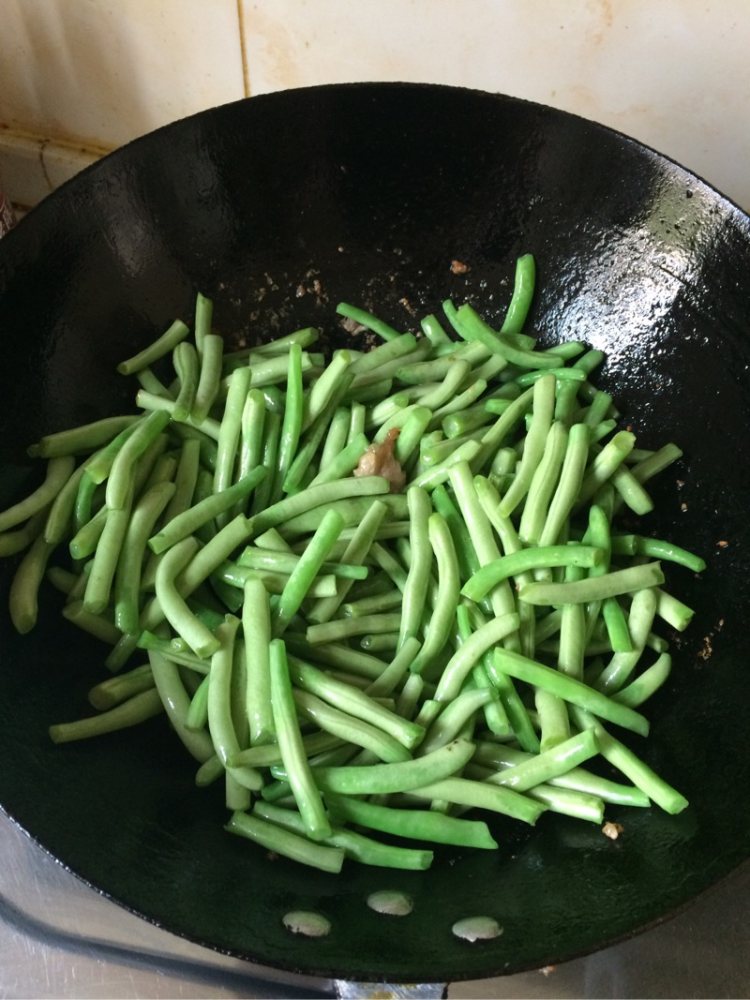 四季豆焖肉步骤2