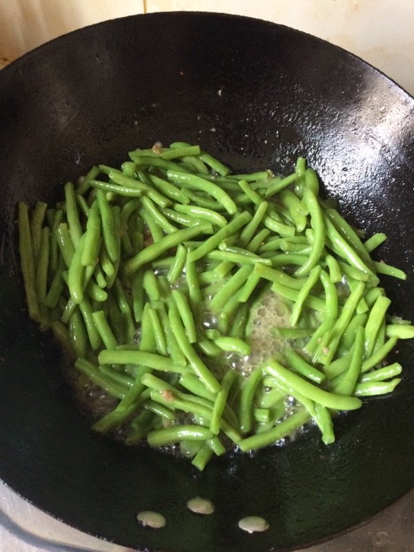 四季豆焖肉步骤5