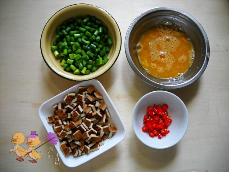 蒜薹鸡蛋卤香干步骤2