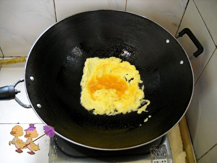 蒜薹鸡蛋卤香干步骤3