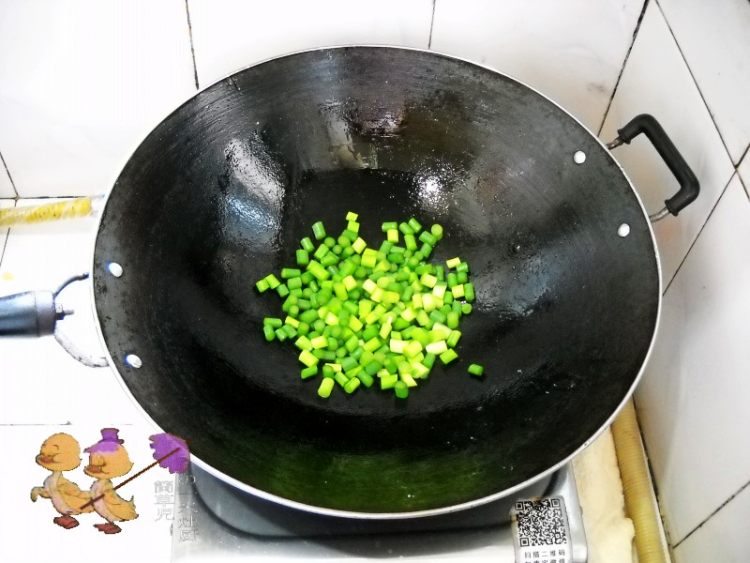 蒜薹鸡蛋卤香干步骤5