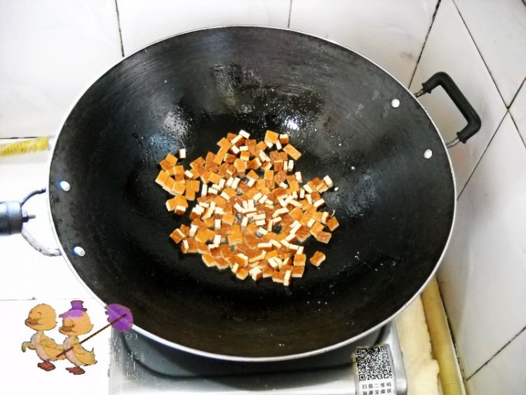 蒜薹鸡蛋卤香干步骤4