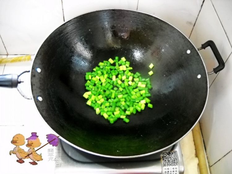 蒜薹鸡蛋卤香干步骤6