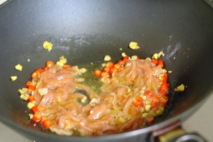 茭白炒肉丝步骤6