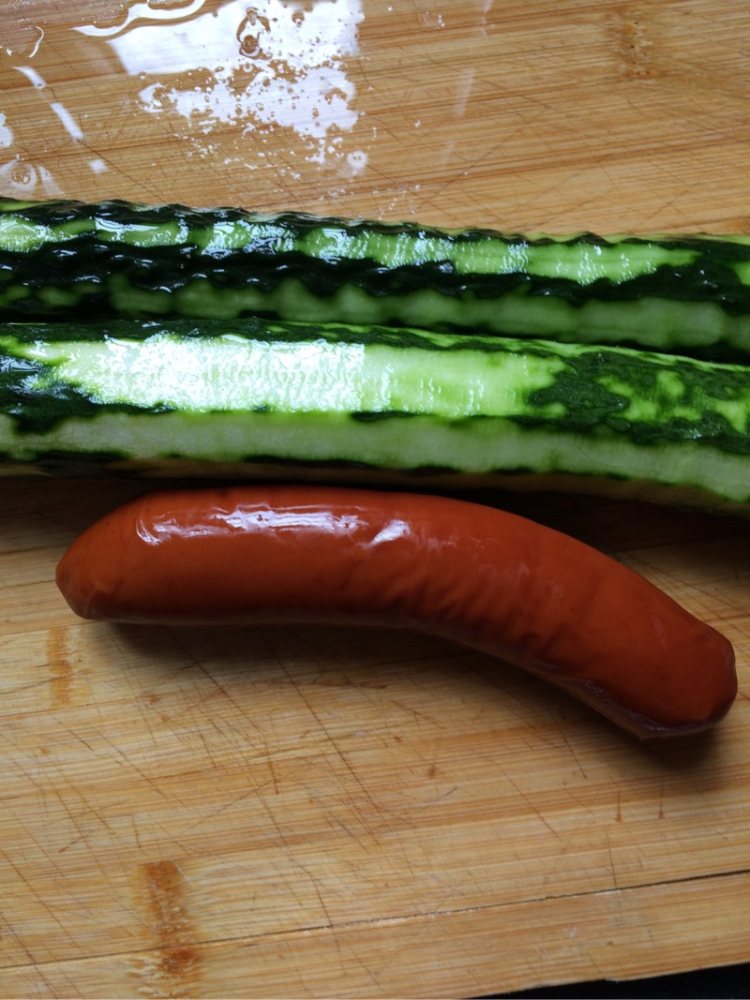 黄瓜炒火腿步骤1