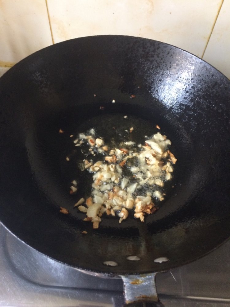 酱炒茄子丝步骤1