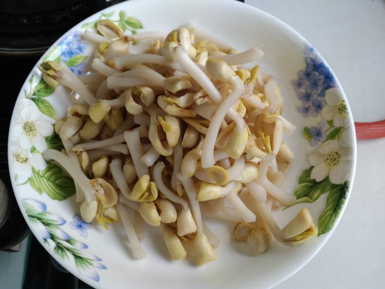 素炒花生芽步骤1
