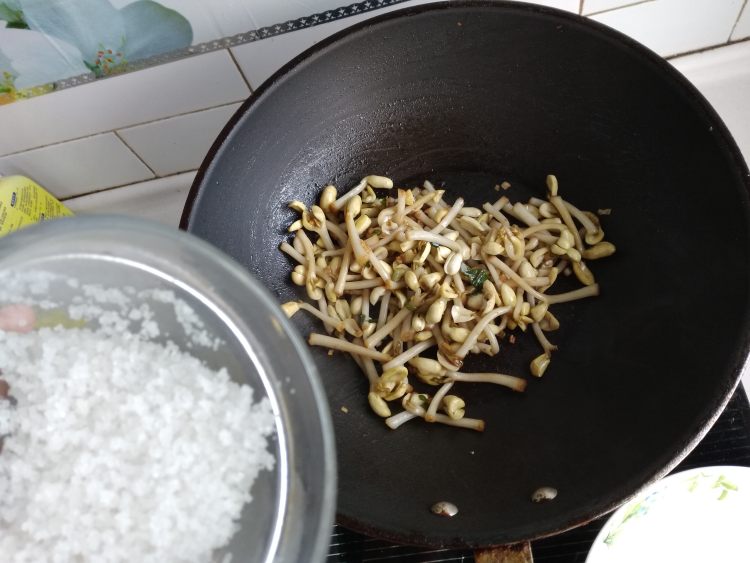 素炒花生芽步骤9