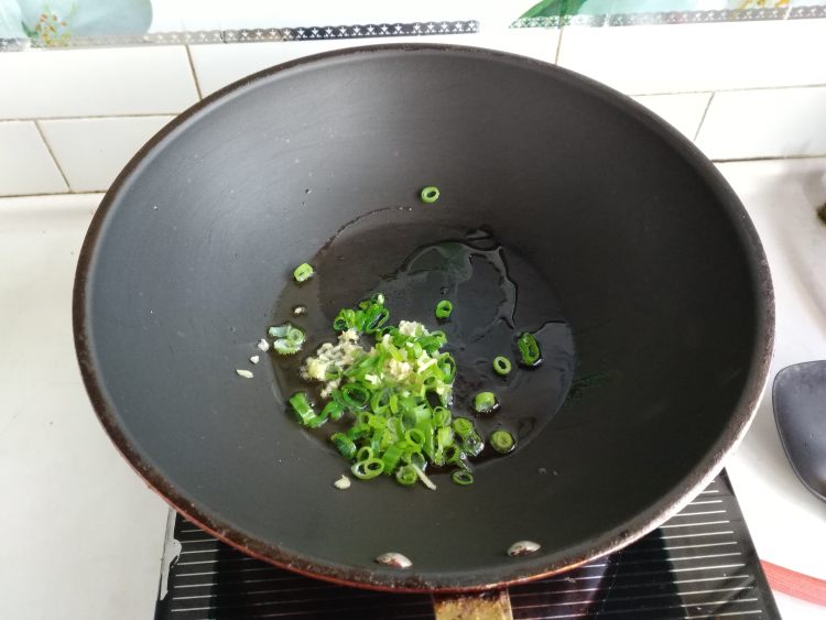 土豆丝炒黄豆芽步骤4