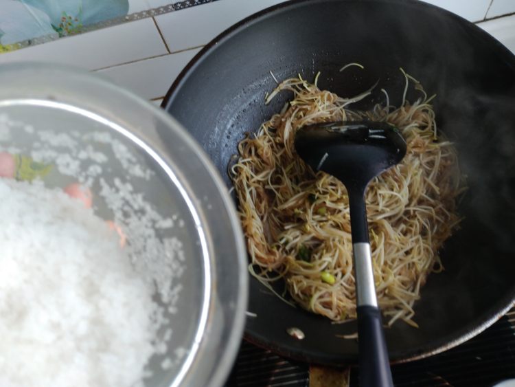 土豆丝炒黄豆芽步骤9