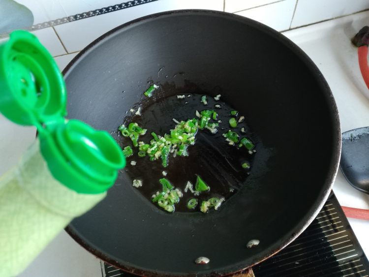 土豆丝炒黄豆芽步骤5