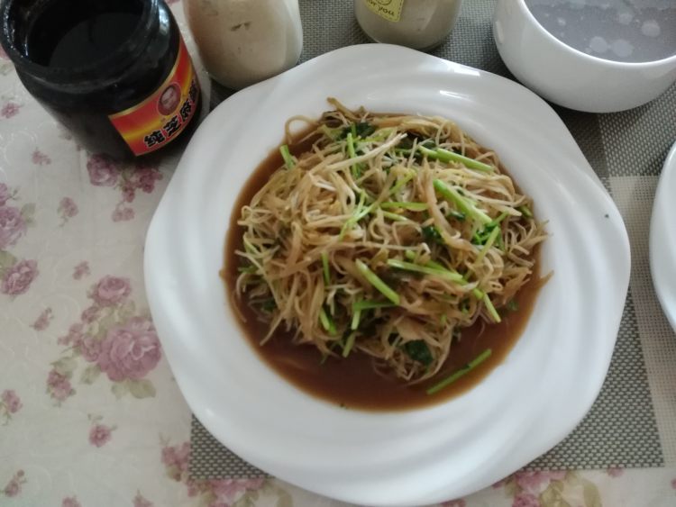 土豆丝炒黄豆芽步骤11