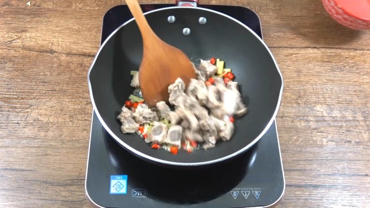 四季餐桌|土豆西红柿步骤4