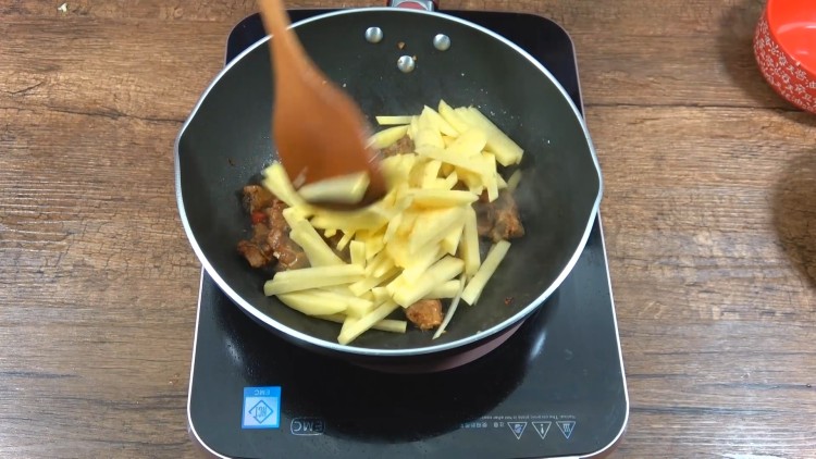 四季餐桌|土豆西红柿步骤8