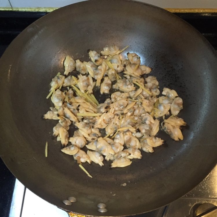 双椒炒蚬子肉#盛夏餐步骤4
