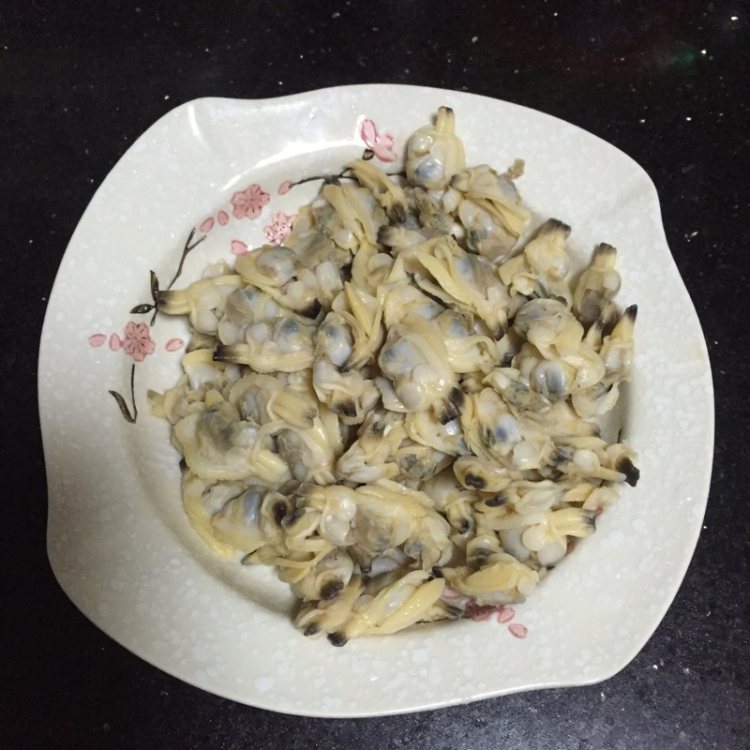 双椒炒蚬子肉#盛夏餐步骤1